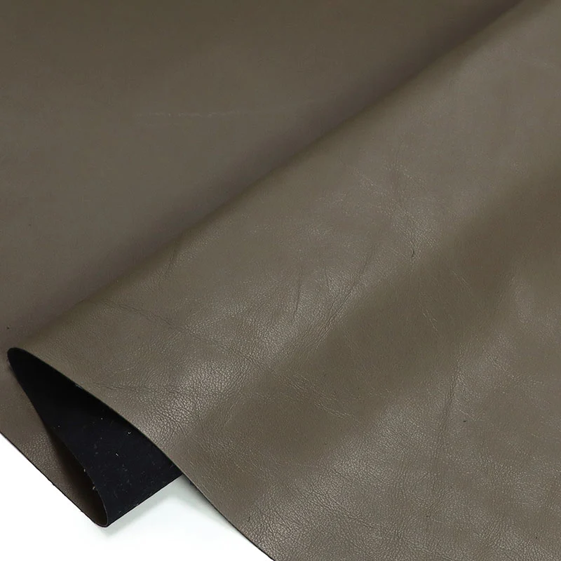 جی آر ایس نے جیکٹس گارمنٹس کے لئے بیکنگ پی یو چمڑے کو ری سائیکل کیا